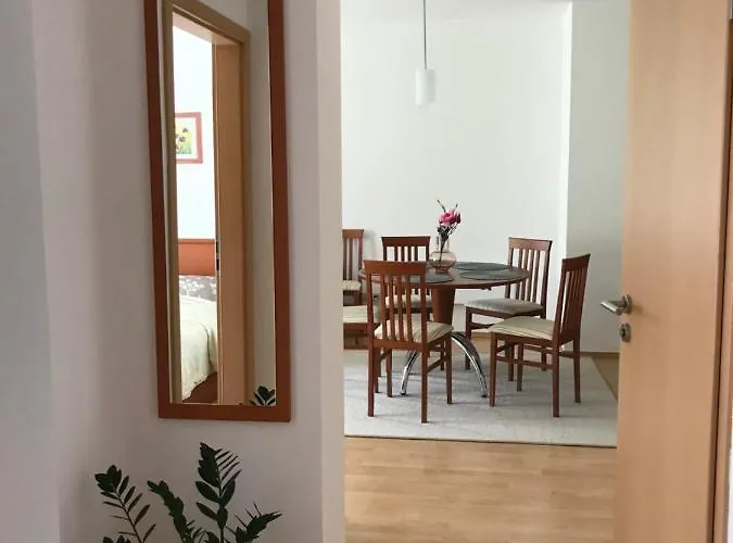 Lili Birdland Buekfuerdo